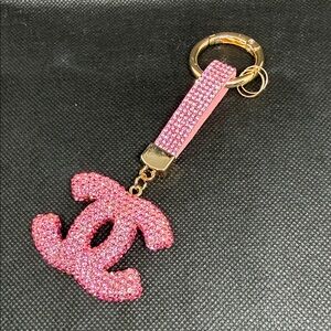 ✅ PRICE IS FIRM ✅ Fashion Pink Crystal Keychain